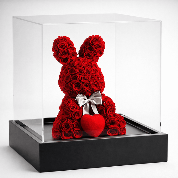 Création romantique en roses rouges éternelles sous cloche, symbole d’amour durable pour la Saint-Valentin