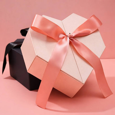 Coffret cadeau élégant rose avec ruban satiné – idée cadeau Saint-Valentin. Boîte Cadeau