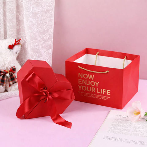 Coffret cadeau rouge avec ruban satiné – cadeau romantique à offrir. Boîte Cadeau