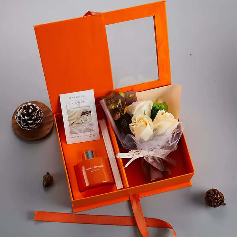 Coffret avec rose éternelle et flacon de parfum décoratif. Coffret Cadeau Élégance Rose Éternelle 