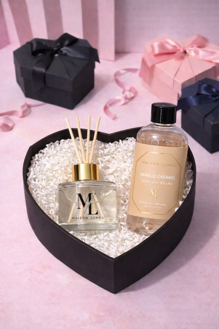 Coffret parfum Maison Luméa Vanille Caramel avec diffuseur à bâtonnets, présenté dans une boîte cœur élégante. Cadeau idéal pour la Saint-Valentin..Coffret Parfum & Diffuseur